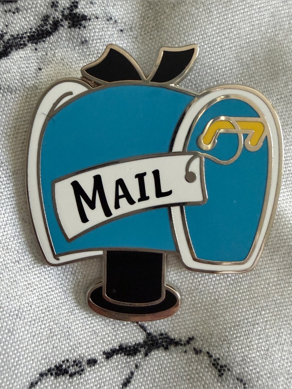 Disney | Alice in Wonderland Mailbox Pin